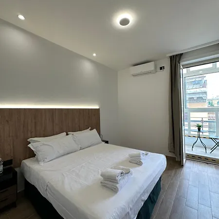 Domus House Guest house *